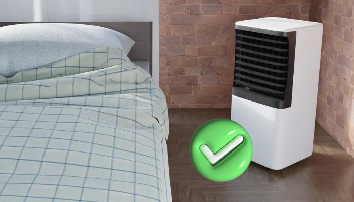 Foto de um climatizador ao lado de uma cama